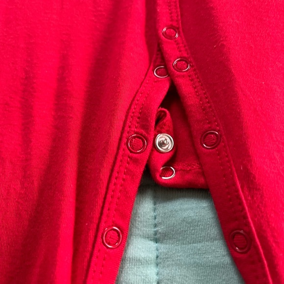 Kyte Baby Red Holiday 2022 line Retired Snap Romper Bamboo size 6-12 Months - Picture 6 of 8